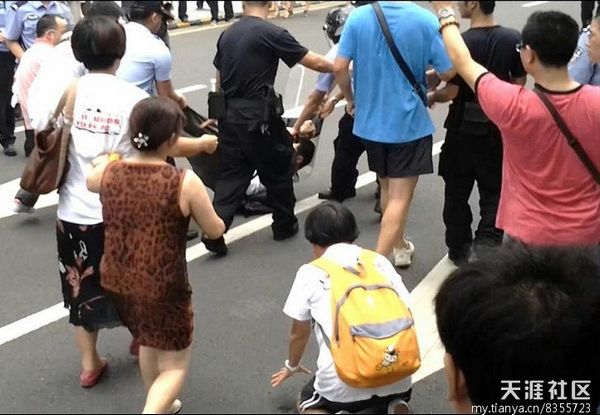 廣州珠江新城富力中心爆發業主維權 抗議高速噪音擾民
